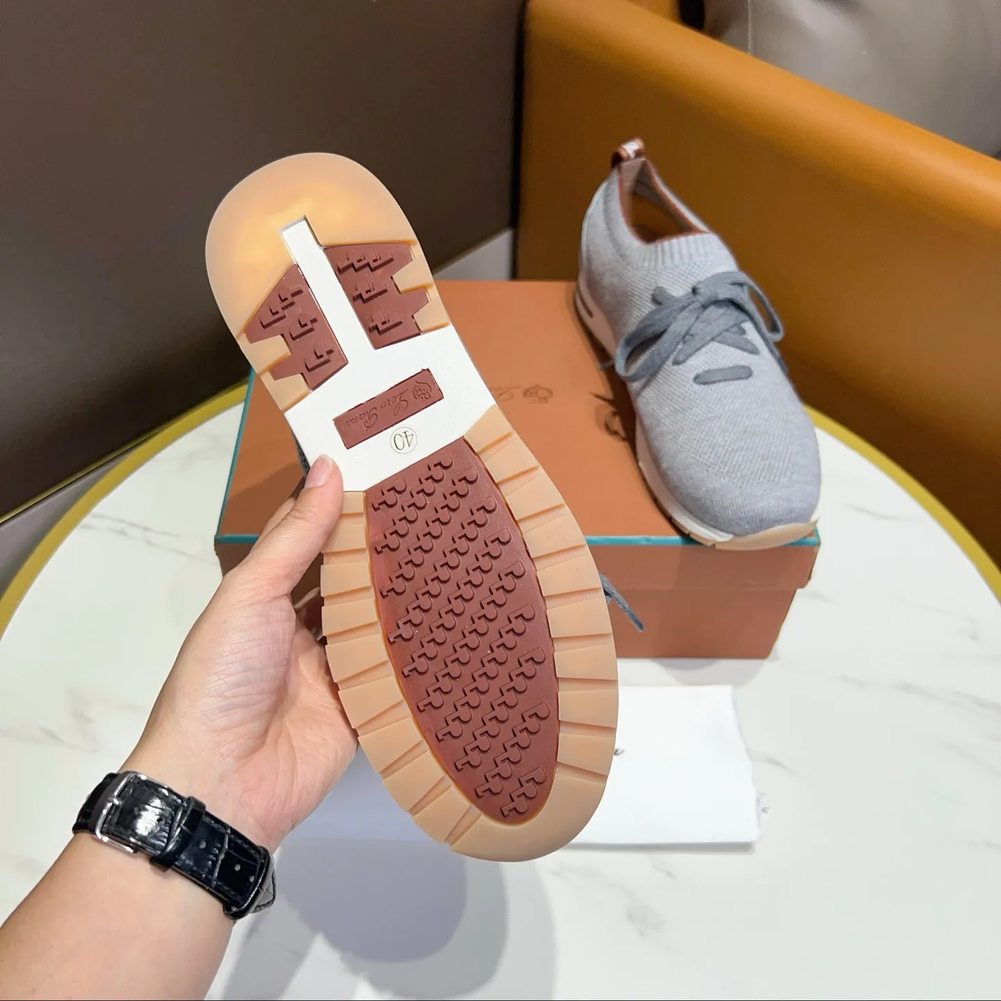 Factory price: 400💰 (loro men's shoes💰iana) New moccasin shoes official website original 1:1 mold opening, original quality💯fine workmanship, high-end luxury☘The upper is made of original waterproof treated breathable fly-woven suede🌴luxury🐂leather lining🍓rubber wear-resistant and non-slip outsole, size 38-44 (size 45 can be customized)